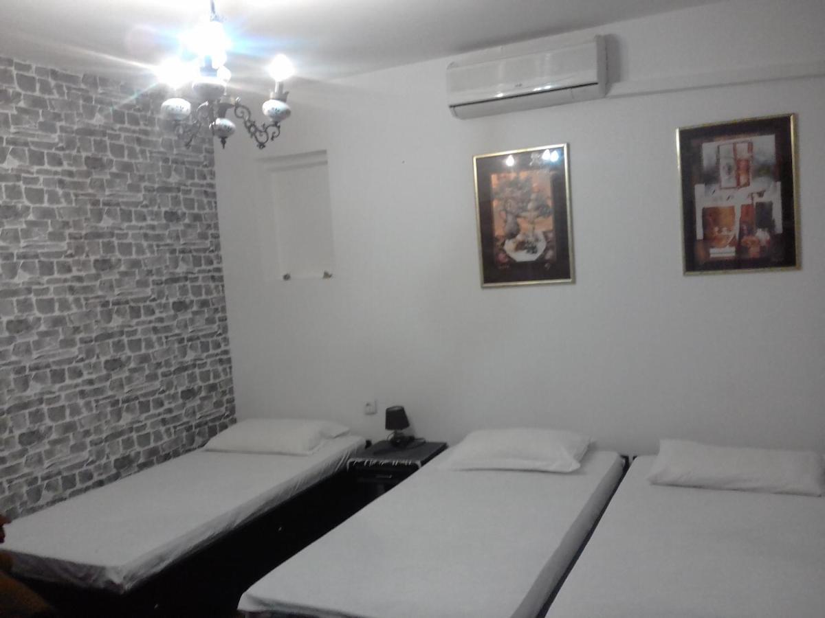 Sea View Hotel Risan Ngoại thất bức ảnh